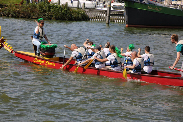 Soci-Com doet mee aan Drakenbootrace
